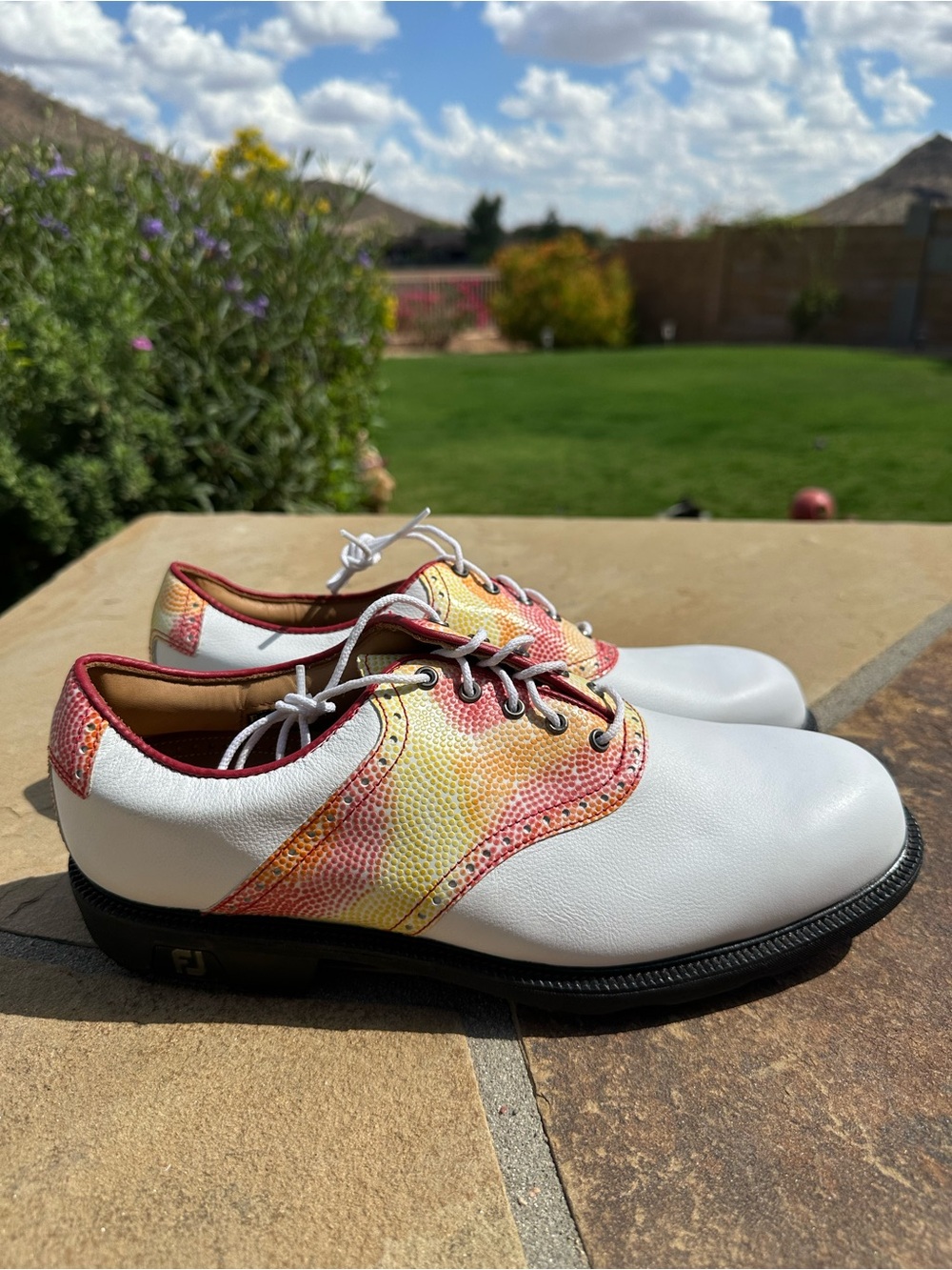 Footjoy Icon Men’s White and Multi-Color leather Golf Shoes Size 9.5